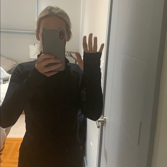 Full zip shirt with thumb holes - Picture 6 of 8